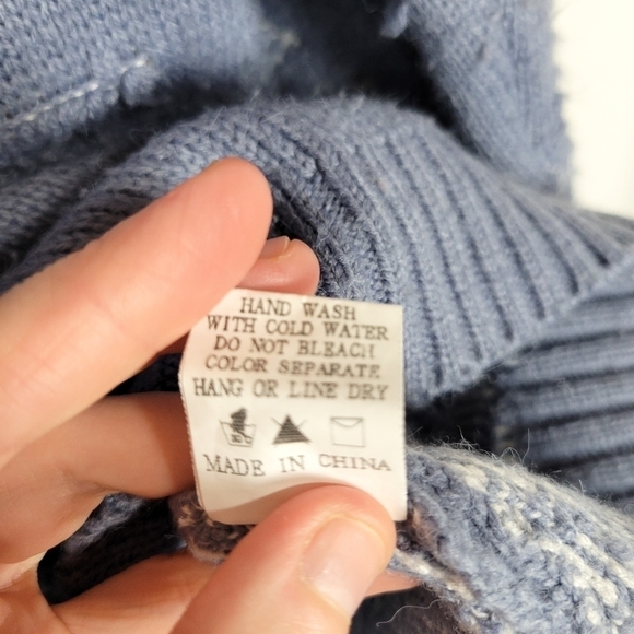 Dreamers A Rising Star Blue 3D Star Crewneck Sweater - Picture 6 of 6